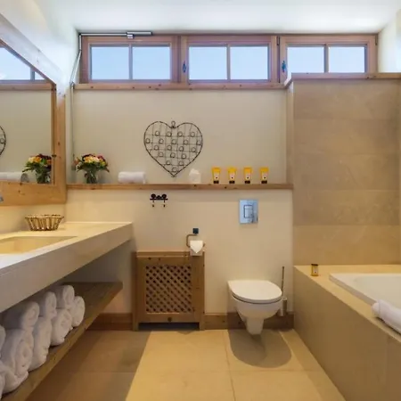 Lovely 5-bed House In 장크트안톤암아를베르크