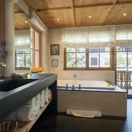 펜션 Lovely 5-bed House In