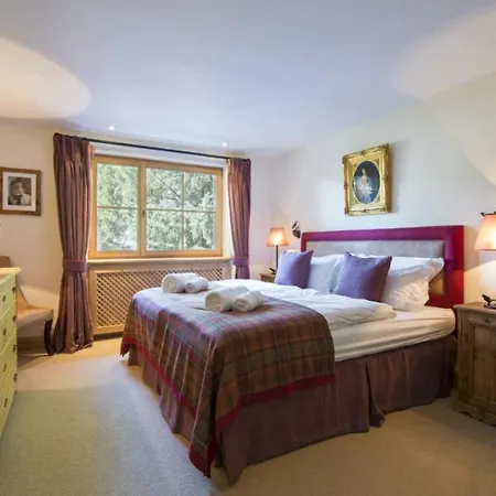 펜션 Lovely 5-bed House In *